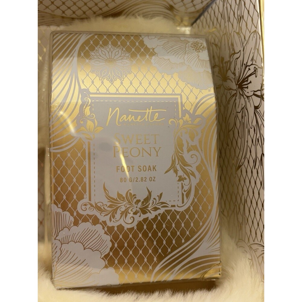 Nanette Lepore Sweet Peony 4 Pc Bath Essentials Gift Set – New